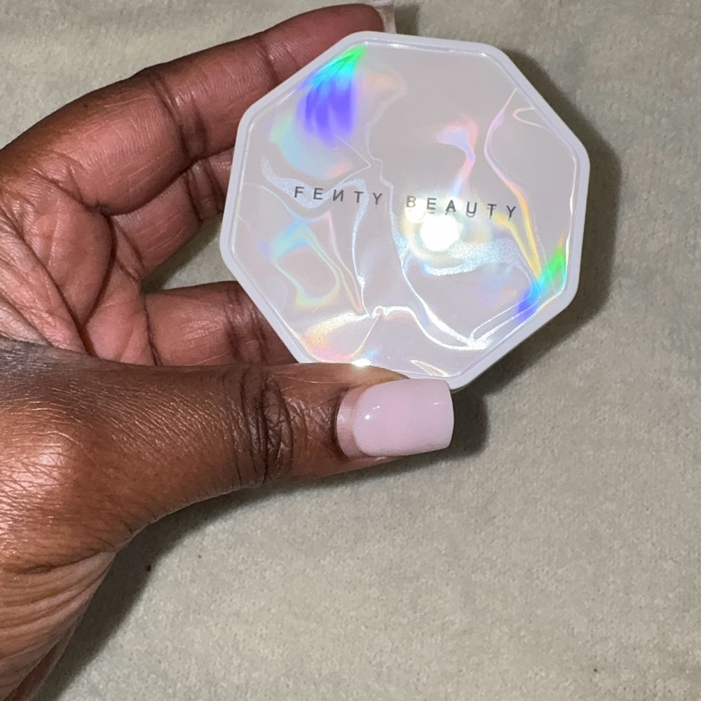 NEW Fenty Beauty Demi-Glow Highlighter - Yum Rum - Picture 4 of 4
